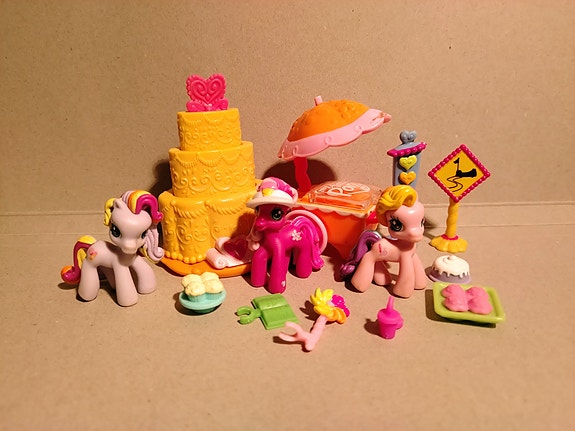 Vanhoja My Little Pony hahmoja