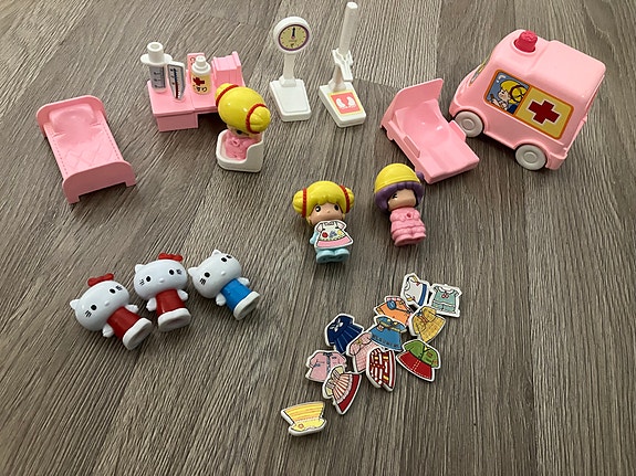 Vintage Takara Koeda-chan ambulanssisetti + lisähahmot & vaatteet