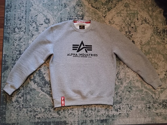 Alpha industries collegepaita