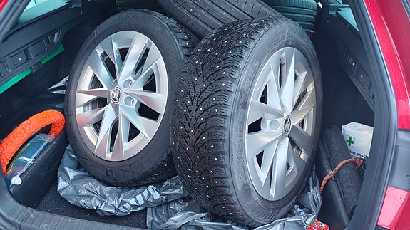 Skoda Octavia vanteet ja renkaat 17"