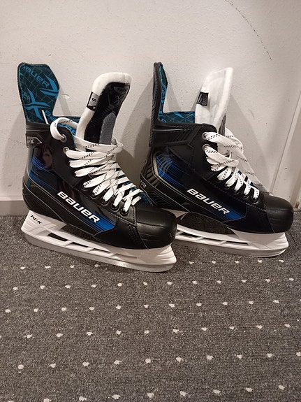 Myydään uudet Bauer X luistimet, koko 5, D-lesti
