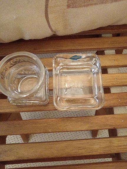 2 lasi astiaa, Iittala ja Nuutajärvi.