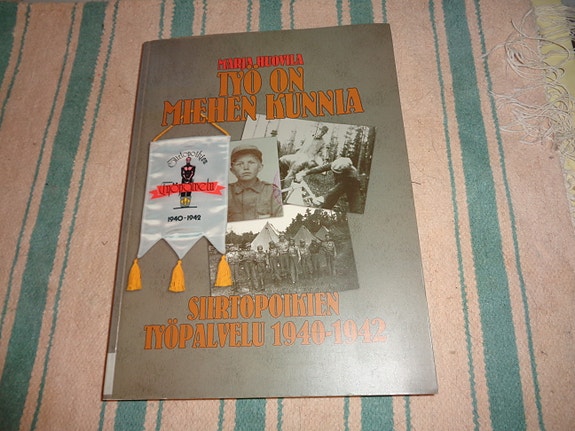 Työ on miehen kunnia : Siirtopoikien työpalvelu 1940 - 1942
