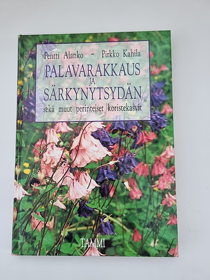 Palavarakkaus ja särkynytsydän perinteiset koristekasvit puutarha