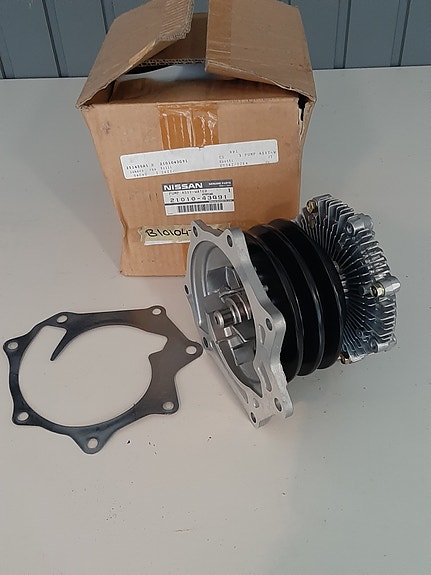 Vesipumppu Nissan Pick Up,(D21) (D22), UUSI