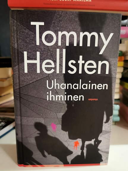Uhanalainen ihminen, Tommy Hellsten