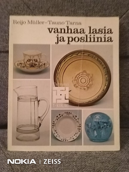 Vanhaa lasia ja posliinia