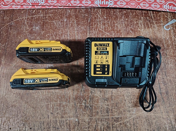 Dewalt käyttämätön laturi ja 2xakkua