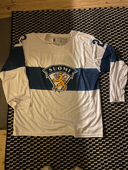 Lätkäpaita/ fanipaita XL koko suomi