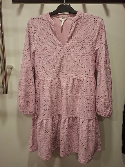 Objekt pinkki mekko