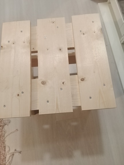 Puujakkara 42/ 40 cm korkeus 42 cm haku paikan päältä Naantalista