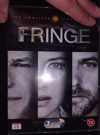 📀 Fringe – Rajamailla: Koko 1. kausi (7 levyä, avaamaton DVD-boxi)