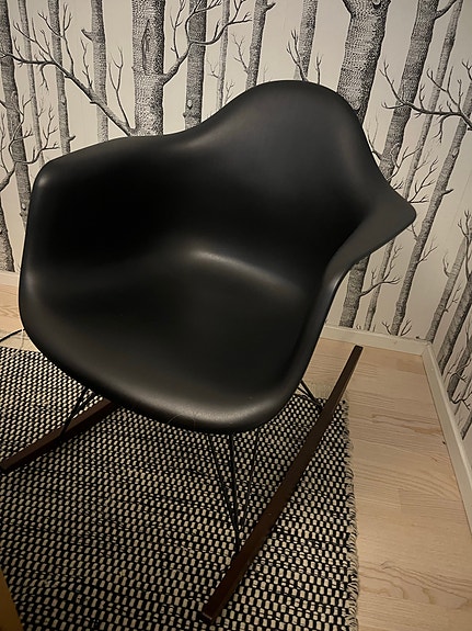 Vitra Eames Rar keinutuoli kuin uusi