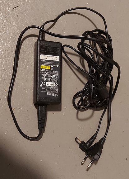 Fujitsu Siemens verkkovirtalaturi 65W