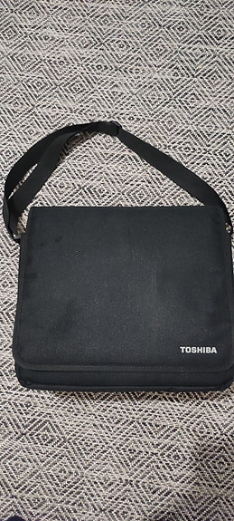 Toshiba tietokonelaukku