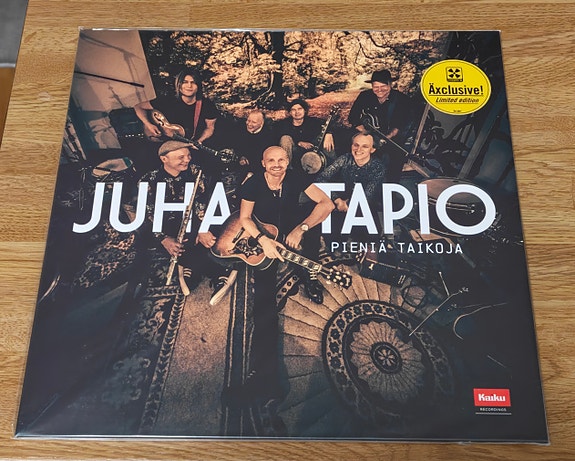 Juha Tapio Pieniä taikoja LP muoveissa