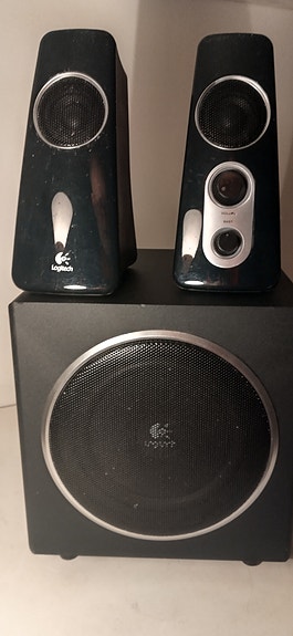Logitech Z-523 kaiutinjärjestelmä