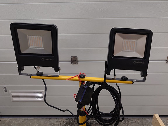 Ledvance Endurance 2x50W 230V LED-työvalo + kolmijalka