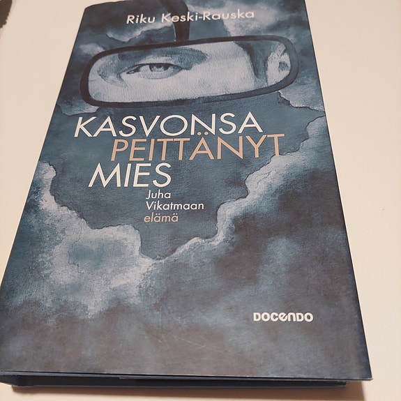 Kasvonsa peittänyt mies- Juha Vikatmaan elämä