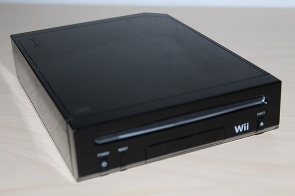 Nintendo Wii konsoli pelilaite pelikonsoli pelkkä pelikone musta siisti