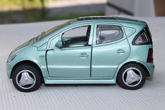 1998 Mercedes Benz A-luokka A140 auto 1:32 metal leikkiauto pienoismalli vintage