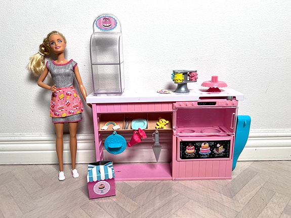 Barbie kakkukeipomo tarvikkeineen