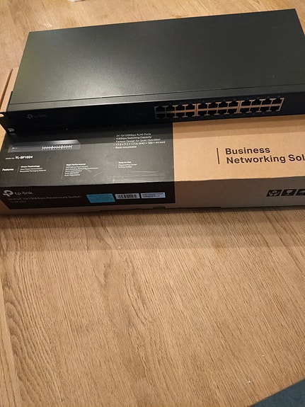 Myydään tp-link 10-100