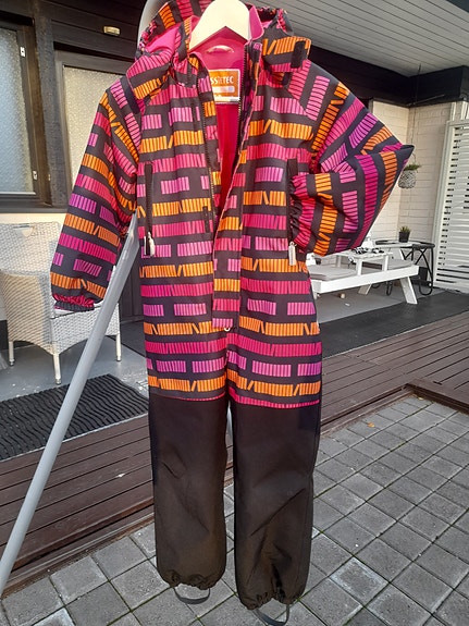Toppahaalari, LASSIE, koko 128 cm