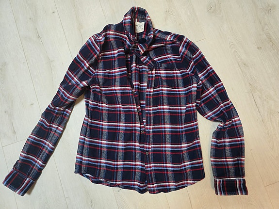Miesten kauluspaitoja 9 kpl, koko M, hinta yhteensä 20€