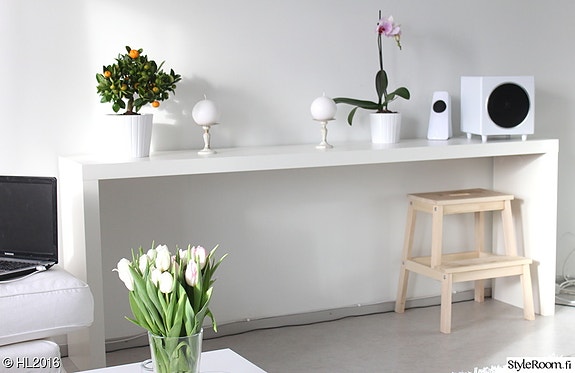 Ostetaan Ikea Malm sänkypöytä / apupöytä / sängynpäällyspöytä pyörillä