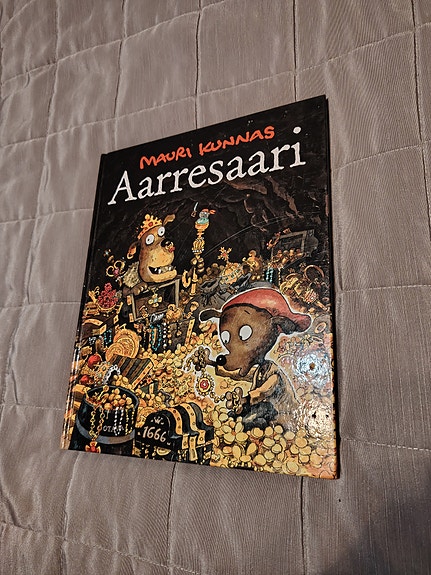 Mauri Kunnaksen Aarresaari-kirja