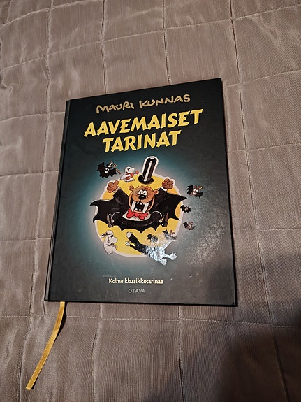 Mauri Kunnaksen Aavemaiset tarinat -kirja