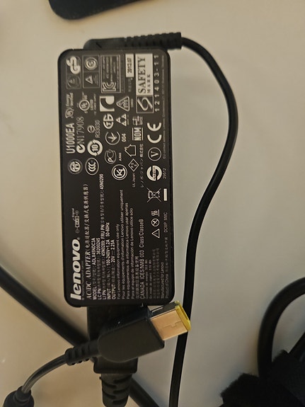 Lenovo kannettavan tietokoneen virtalähde