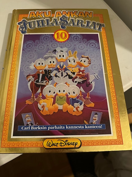 Aku Ankan Juhlasarjat 10 – Carl Barksin parhaat kannesta kanteen