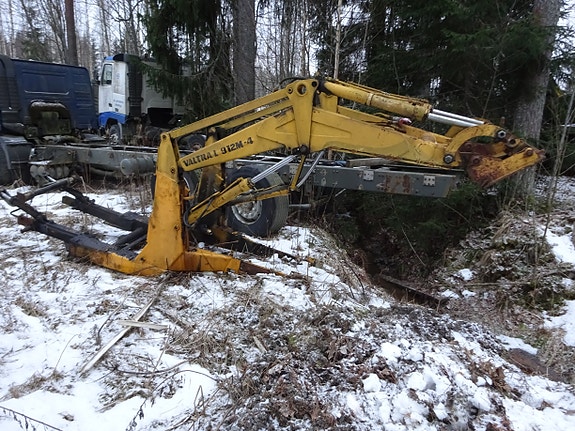 Valmet Valtra 912M-4 traktorin osia