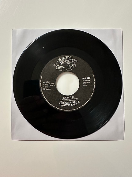 J. Karjalainen & Mustat Lasit Riley-single