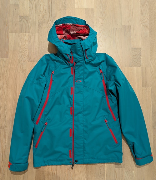 Uudenveroinen Oakley:n Laskettelutakki, koko S-M