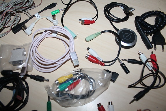 ERÄ kaapeli adapteri virtakaapeli antenni kaiutin USB RCA 3,5mm VGA sovitin yms