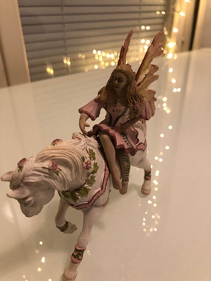 Myytävänä hyväkuntoinen Schleich hevonen ja ratsastaja.