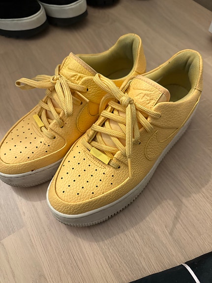 Nike Tennarit koko 38 keltainen