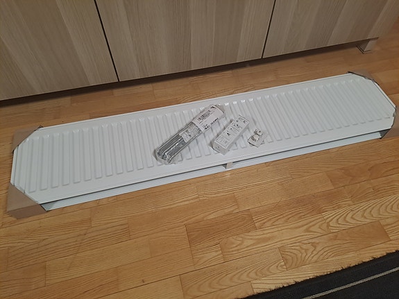 Purmo Compact 300 x 1400 + kannakkeet