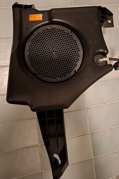W164 subwoofer harman/kardon