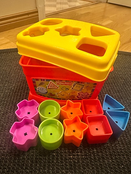 Fisher Price palikkalaatikko