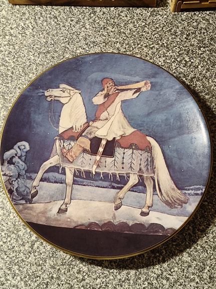 Arabia Akseli Gallen-Kallela Kalevala -lautanen, nro 1 Kullervon sotaanlähtö.