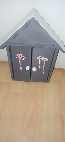 Avainkaappi, puinen pikkukaappi