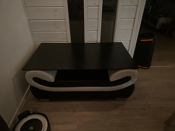 Sohvapöytä lasikannella