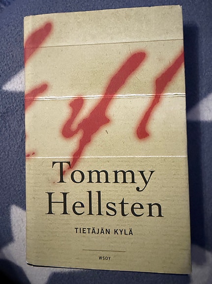 Tietäjän kylä, Tommy Hellsten