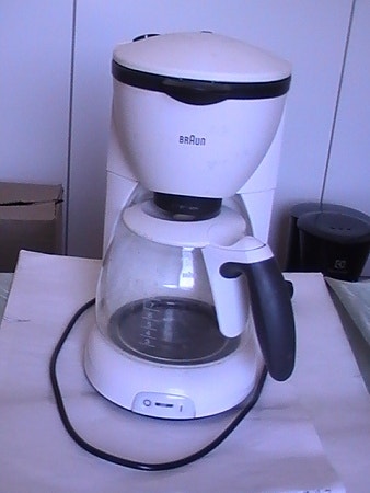 Kahvinkeitin Braun, valkoinen.