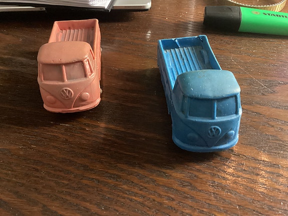 Pienoismalli MB Volvo VW Mercedes lelu keräily muoviauto toy bil Bedford Scania
