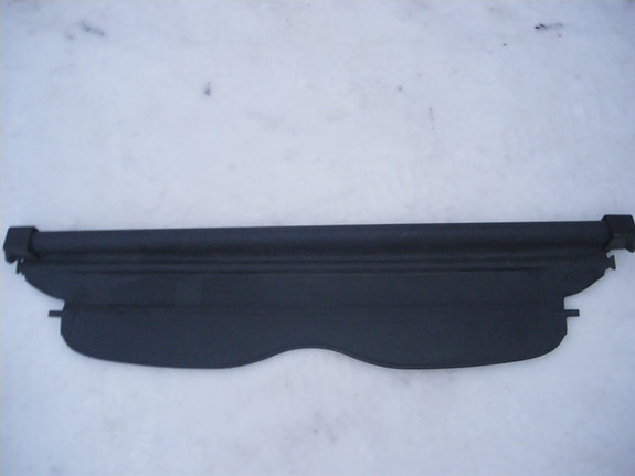Farmari auton tavaratilan suoja rullaverho